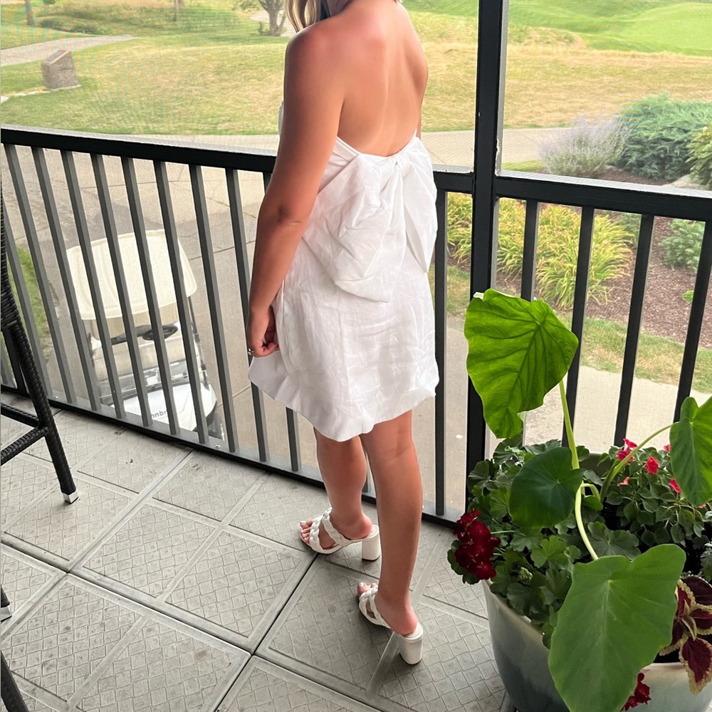 Elegant White Strapless Dress